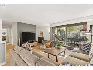 Photo #5: 22200097 Listing 