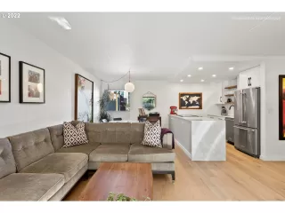 Photo #6: 22200097 Listing 