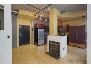 Photo #3: 22200302 Listing