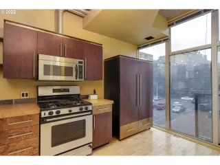 Photo #5: 22200302 Listing