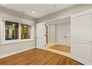 Photo #6: 22200486 Listing