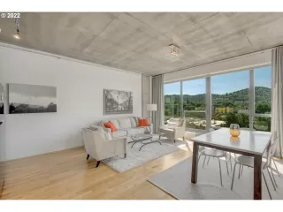 Photo #2: 22200563 Listing