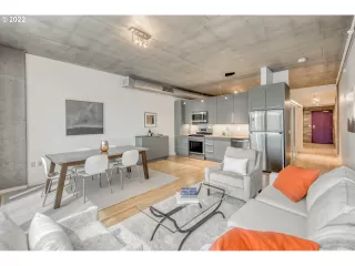 Photo #6: 22200563 Listing