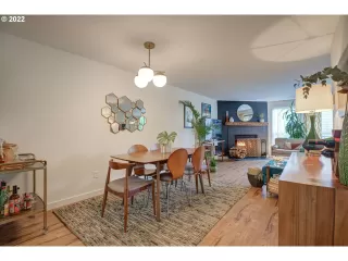 Photo #5: 22200581 Listing