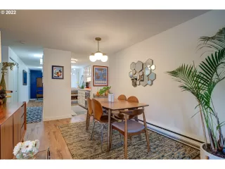 Photo #6: 22200581 Listing