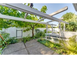 Photo #6: 22200776 Listing 