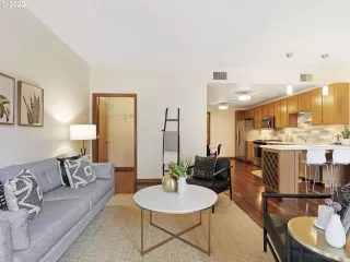 Photo #6: 22200995 Listing