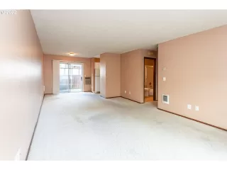 Photo #4: 22201083 Listing