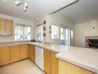 Photo #5: 22201257 Listing