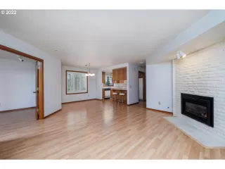 Photo #4: 22201586 Listing