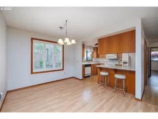 Photo #5: 22201586 Listing