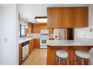 Photo #6: 22201586 Listing