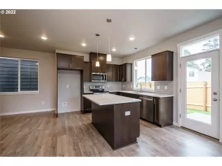 Photo #5: 22201713 Listing