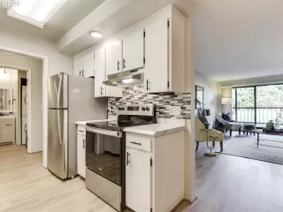 Photo #5: 22202192 Listing