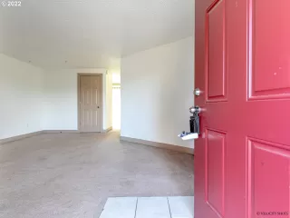 Photo #5: 22203558 Listing