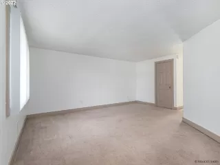 Photo #6: 22203558 Listing