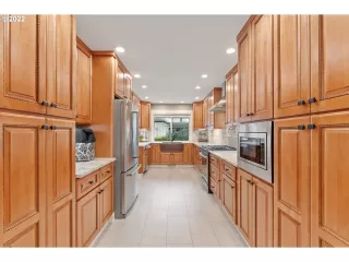 Photo #5: 22204671 Listing