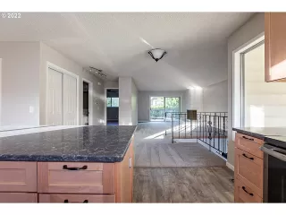 Photo #6: 22204848 Listing