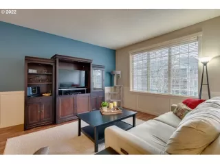 Photo #6: 22205036 Listing