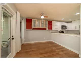 Photo #6: 22205441 Listing