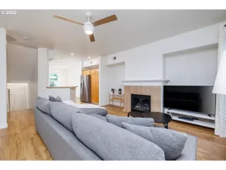 Photo #2: 22205858 Listing