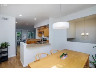 Photo #6: 22205858 Listing