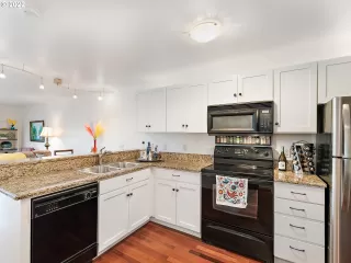 Photo #4: 22207265 Listing