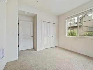 Photo #4: 22207299 Listing