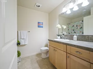 Photo #6: 22207299 Listing