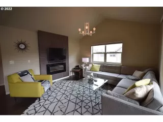 Photo #5: 22208085 Listing