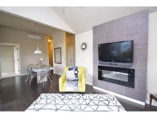 Photo #6: 22208085 Listing