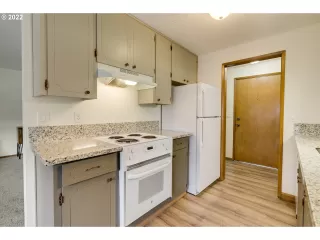 Photo #4: 22208150 Listing