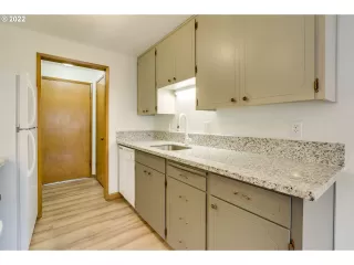 Photo #5: 22208150 Listing