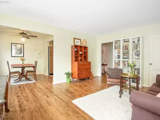 Photo #2: 22208471 Listing