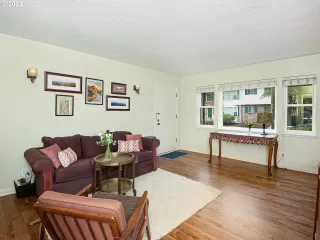 Photo #5: 22208471 Listing