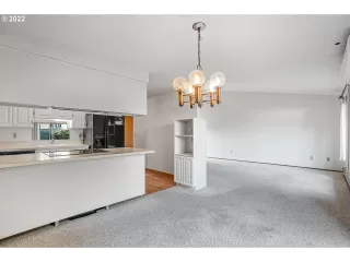 Photo #4: 22209564 Listing