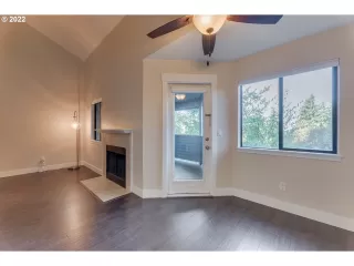 Photo #5: 22209826 Listing