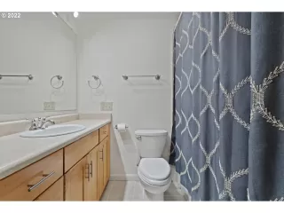 Photo #5: 22210232 Listing