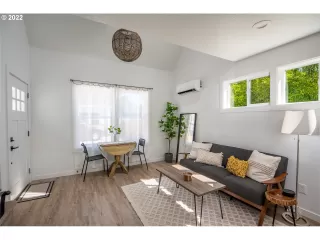 Photo #6: 22210246 Listing 