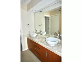 Photo #3: 22211037 Listing