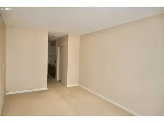 Photo #4: 22211037 Listing