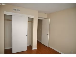 Photo #6: 22211037 Listing