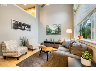 Photo #4: 22211152 Listing