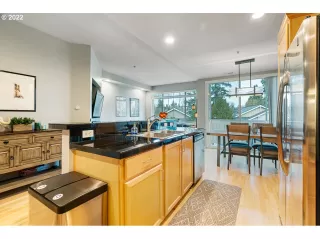 Photo #6: 22211152 Listing