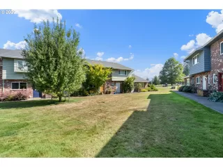 Photo #6: 22211404 Listing