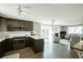 Photo #2: 22211433 Listing