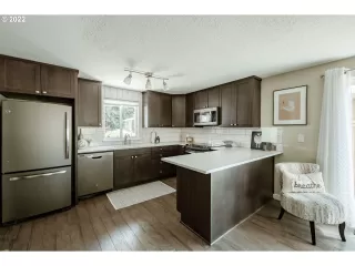 Photo #3: 22211433 Listing