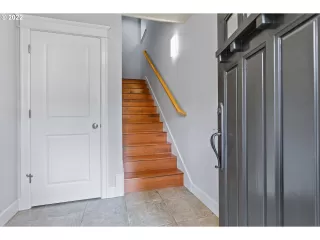 Photo #2: 22211538 Listing