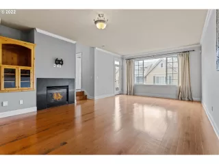 Photo #4: 22211538 Listing