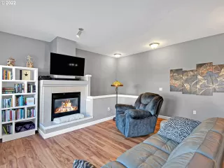 Photo #6: 22213329 Listing